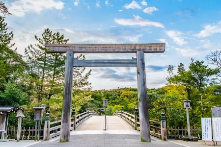 伊勢神宮内宮入口の宇治橋前