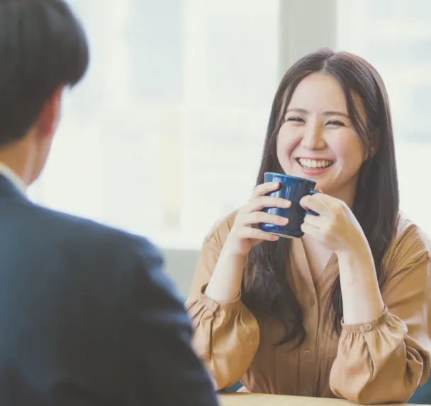 お見合いをする男女