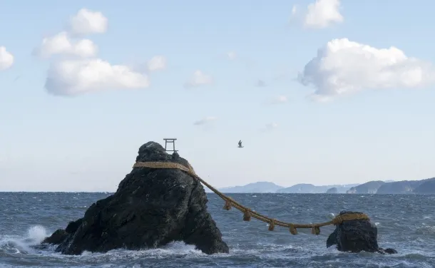 縁結びのシンボル夫婦岩